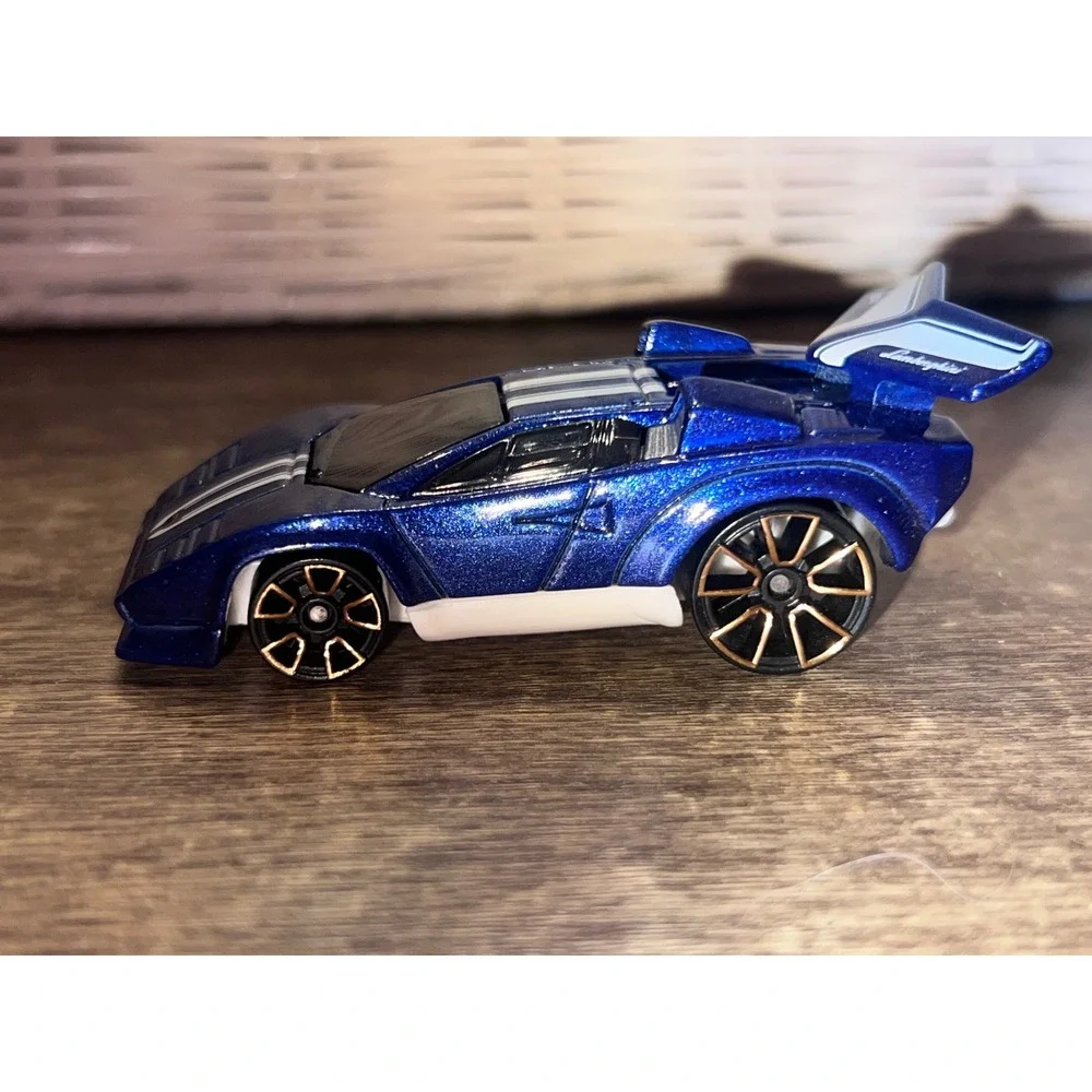 Hot Wheels Tooned Lamborghini Countach Blue W‎ White 2018 Diecast Loose EUC
